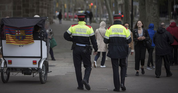 Los Mossos detienen a una mujer por arrancarle un dedo a otra de un mordisco y tragárselo