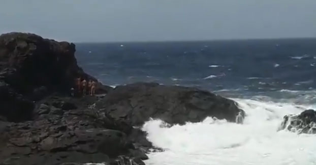 Dos jóvenes heridas al golpearles una ola en unas piscinas naturales de Gáldar, Gran Canaria