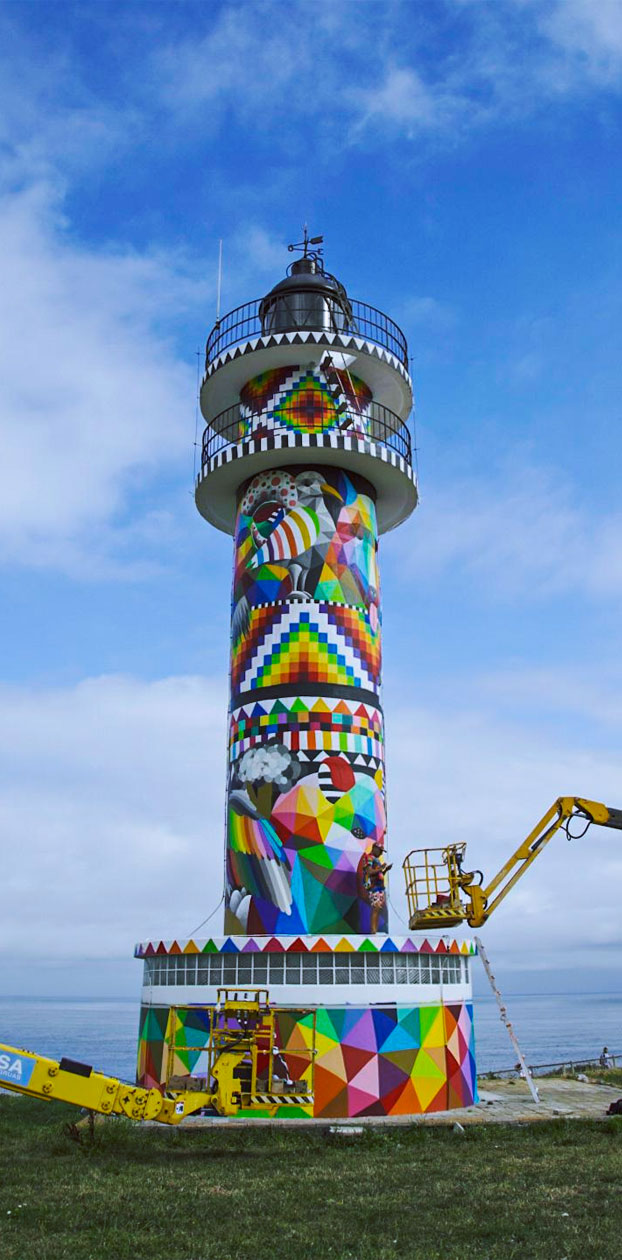 Okuda transforma el Faro de Ajo, en Cantabria. Muchos lo querían blanco pero ahora luce con 72 colores