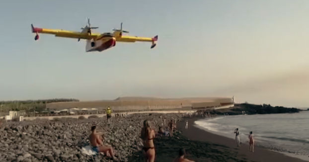 Hidroavión cogiendo agua en Playa Nueva, Tazacorte (La Palma)