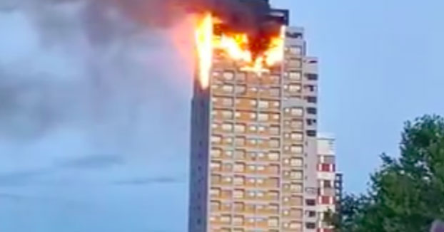 Un gran incendio devora los pisos superiores de un edificio de Madrid