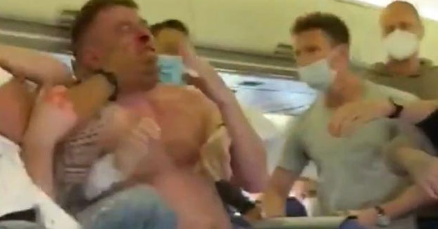 Pelea en un vuelo de Ámsterdam a Ibiza por dos pasajeros que se negaban a ponerse la mascarilla