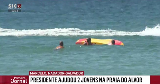 El presidente de Portugal ayuda a rescatar a dos bañistas en el Algarve