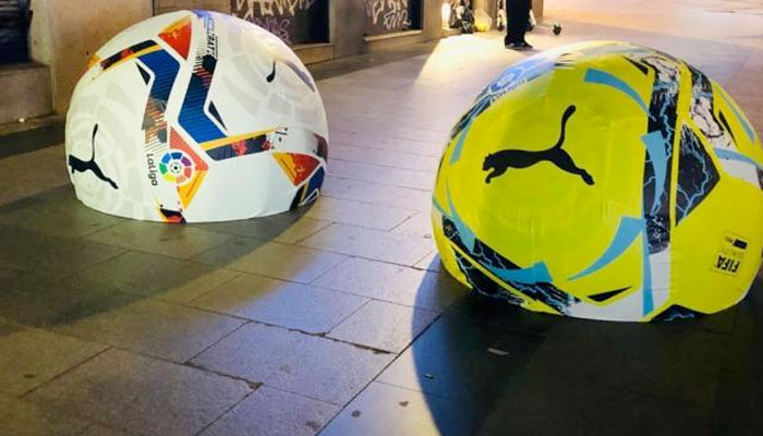 El Ayuntamiento de Madrid retira la publicidad de los balones de LaLiga en bolardos porque la gente le daba patadas