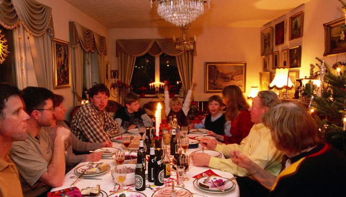 Plantean limitar las reuniones familiares en Navidad: no podrán ser de más de seis personas