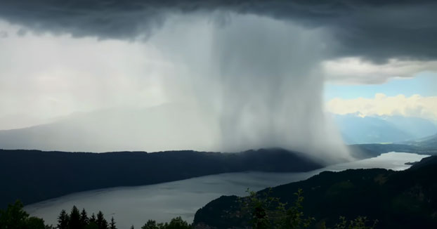 ''Tsunami del cielo'': Descarga de una tormenta sobre un lago