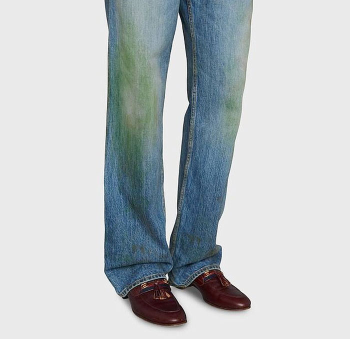 Gucci vende unos pantalones con manchas falsas de hierba en las rodillas por 650 euros