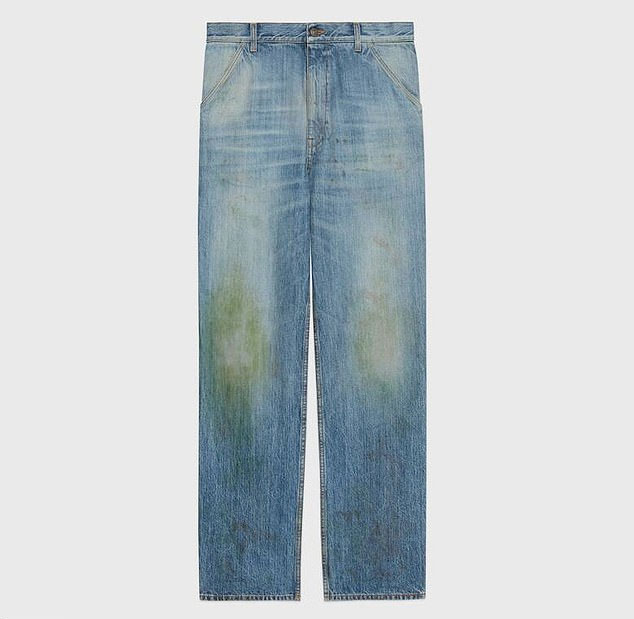 Gucci vende unos pantalones con manchas falsas de hierba en las rodillas por 650 euros