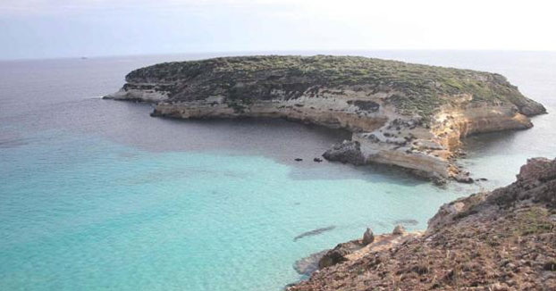 Rescatan a dos terraplanistas que pensaban encontrar el fin del mundo en Lampedusa