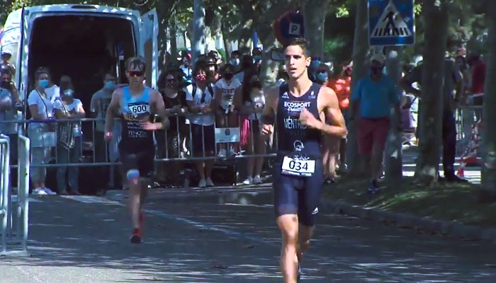 El triatleta madrileño Diego Méntrida dejó pasar a su rival cuando éste se equivocó de camino antes de la meta.