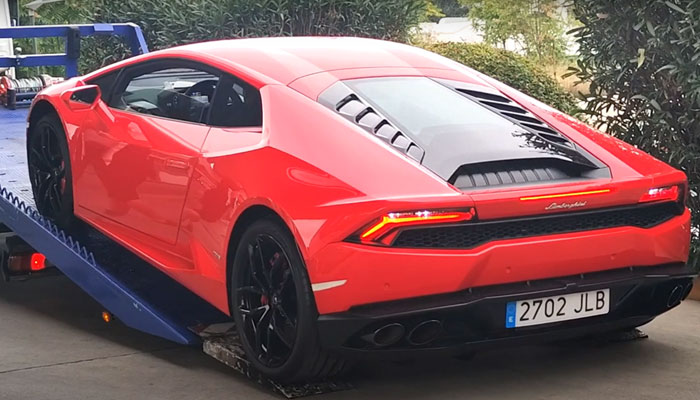Un youtuber le envía su Lamborghini Huracán al youtuber Vicesat para que lo pruebe. Nos explica las curiosidades, las cosas malas y lo que nadie te cuenta