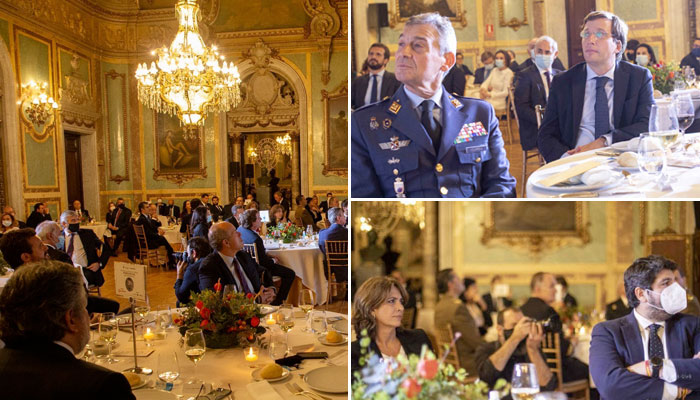 Ayer 150 políticos y empresarios acudieron a una fiesta del periódico 'El Español' sin distancias de seguridad, comiendo con no convivientes y muchos sin mascarilla