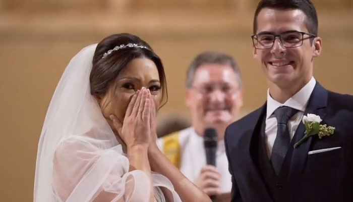 Un grupo de niños con Síndrome de Down sorprenden a la novia llevándole las alianzas hasta el altar. El novio fue el que preparó la sorpresa