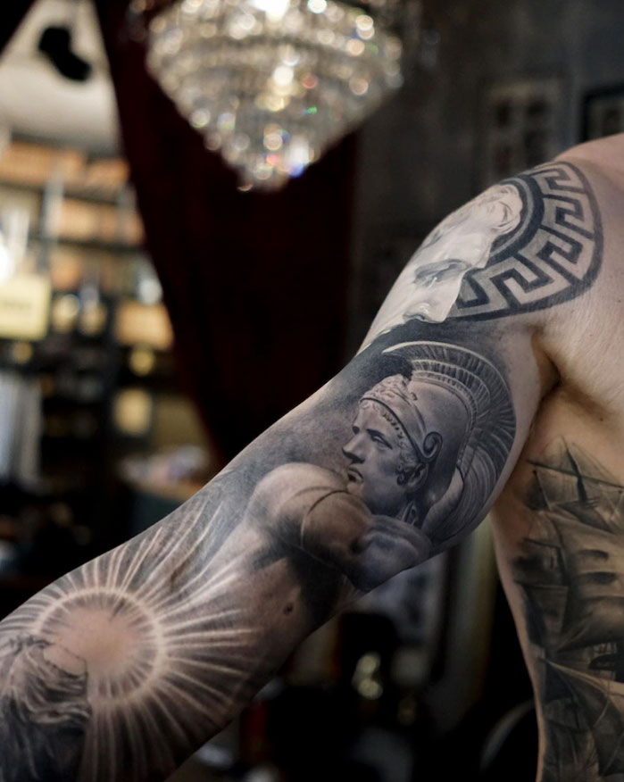 El tatuador que crea increíbles obras de arte inspiradas en esculturas