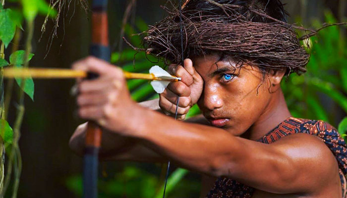 Ojos azules y brillantes: Hipnotizantes fotos de una tribu con una rara mutación genética