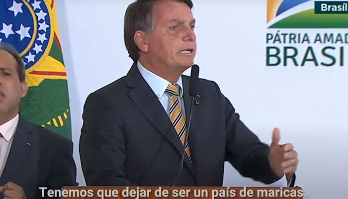 Bolsonaro exige a los ciudadanos "no ser maricas" por la pandemia