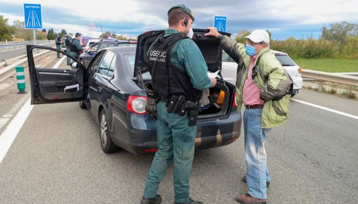 Detenido un vecino de A Coruña por identificarse con un permiso de conducir y pasaporte de la "República Errante Menda Lerenda"