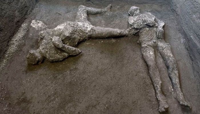 Encuentran dos cuerpos con sus ropas en Pompeya: Se trata de un noble y su esclavo que huían de la erupción del Vesubio