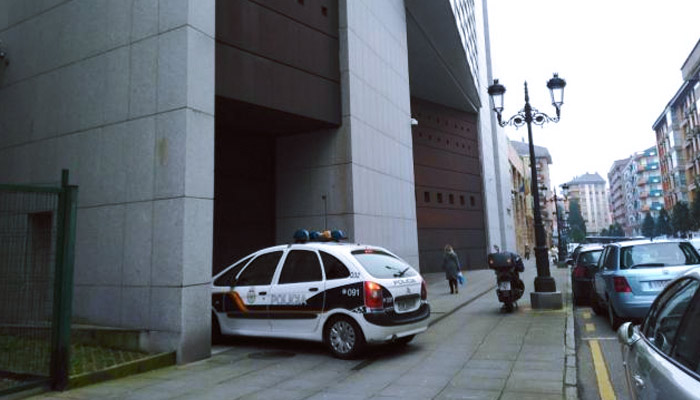 Condenado a 4 meses de cárcel por masturbarse durante tres años en la puerta de su vecina