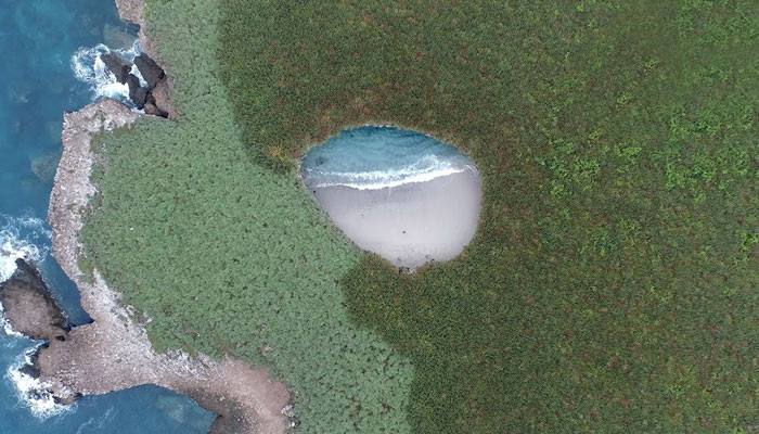 La playa escondida de las Islas Marietas a vista de dron