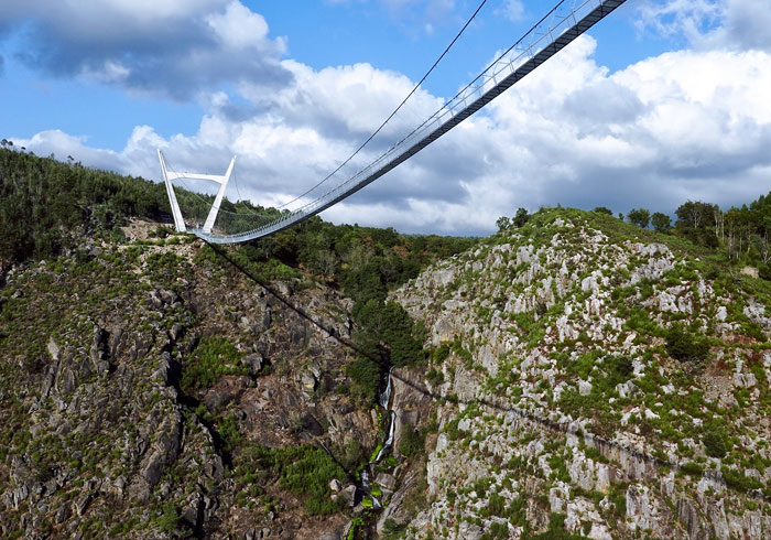 El puente peatonal en suspensión más largo del mundo está en Arouca, muy cerca de Oporto, en Portugal