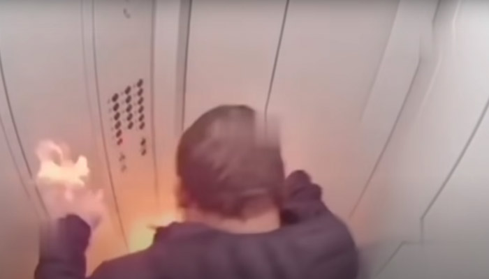 Este ruso la lía cuando le da por encender dentro de un ascensor un vaso que llevaba lleno de etanol