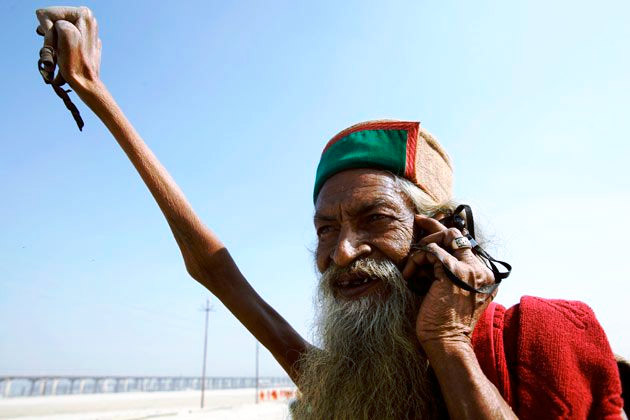 Este hombre lleva 47 años con el brazo levantado por la paz mundial