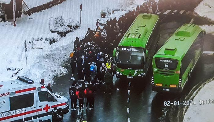 El 112 atiende a 150 personas por hipotermia tras esperar al autobús a 10 grados bajo cero en la sierra de Madrid