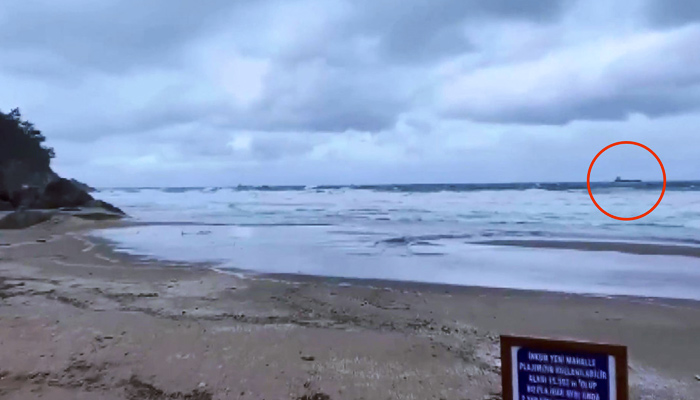 Vídeo: Carguero de 114 metros de eslora se rompe en dos frente a las costas de Turquía