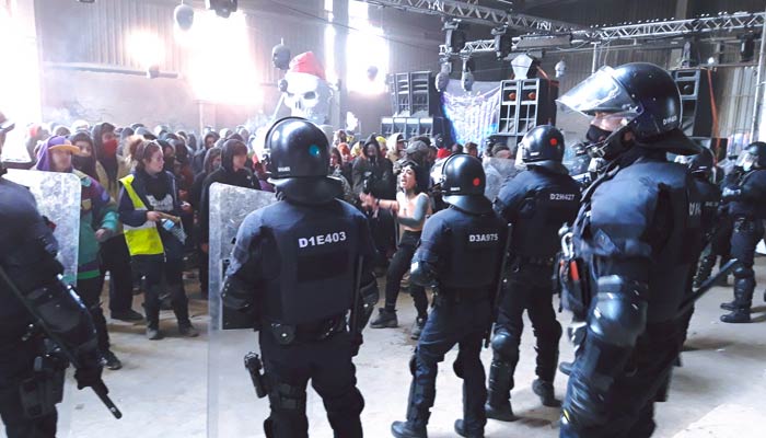 Los Mossos desalojan la fiesta 'rave' ilegal de Llinars del Vallés, Barcelona (Vídeos)