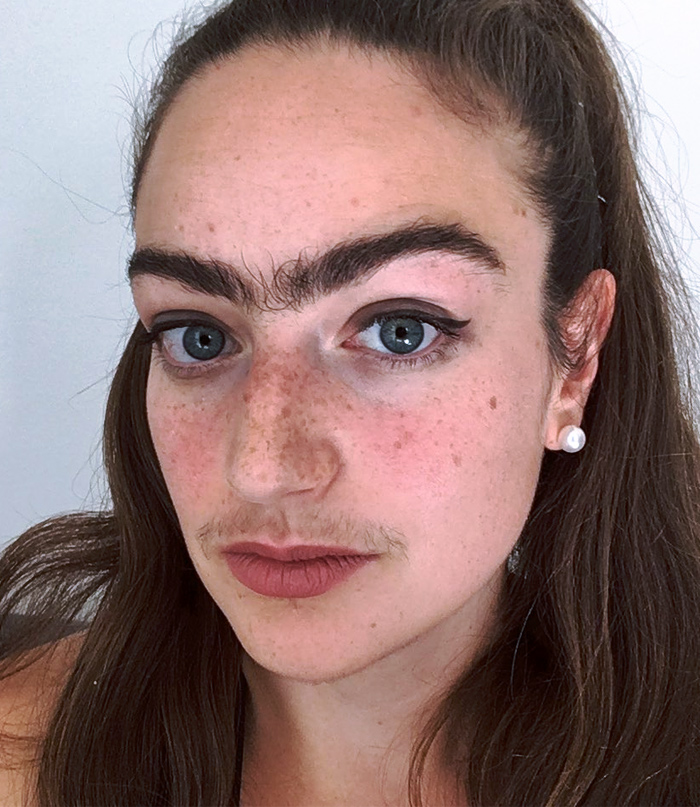 Eldina, la joven que lleva un año sin depilarse el bigote y las cejas y lo luce en Instagram