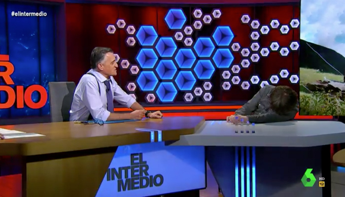 Jordi Évole sufre un ataque de cataplexia en directo durante una entrevista