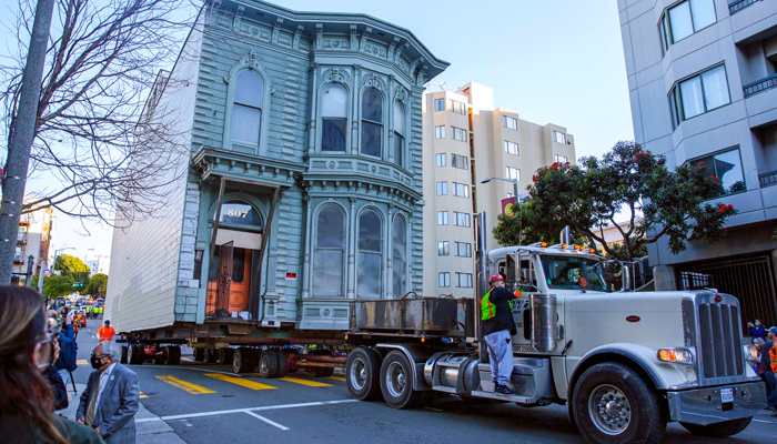 Mueve su casa Victoriana en San Francisco para colocarla en otra calle