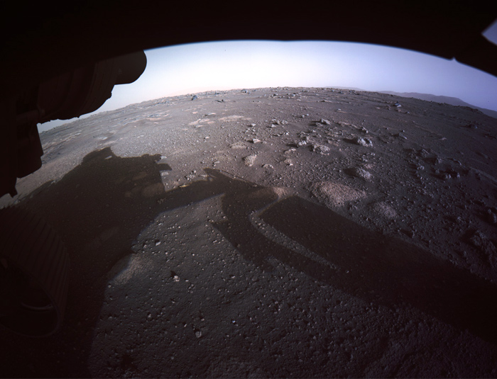 El rover Perseverance envía el primer adelanto de las fotos y vídeos del aterrizaje en Marte