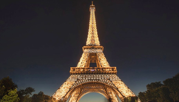 La Torre Eiffel cambia de color: dejará el marrón y será pintada de dorado