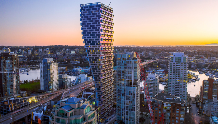 Vancouver House, un rascacielos residencial neo-futurista en Vancouver que dependiendo desde donde lo mires desafía las leyes de la física