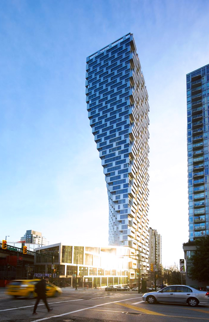 Vancouver House, un rascacielos residencial neo-futurista en Vancouver que dependiendo desde donde lo mires desafía las leyes de la física