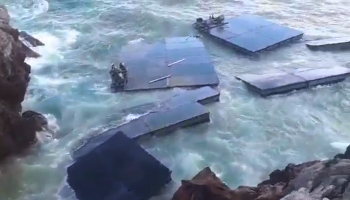 Las prácticas del Ejército de Tierra en Castro acaban con embarcaciones a la deriva y militares evacuados