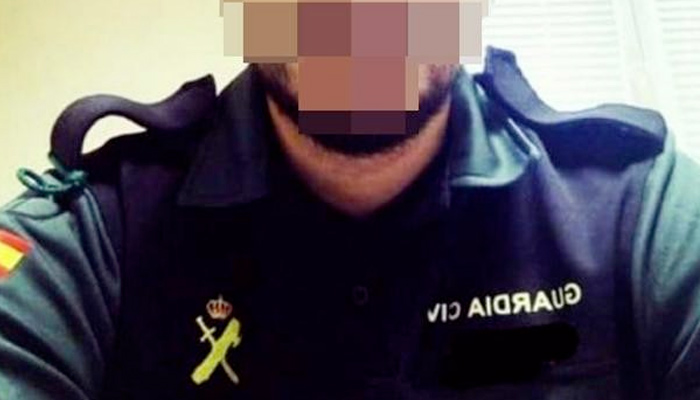 La Policía investiga a decenas de agentes que utilizan el uniforme para ligar en Tinder y Badoo