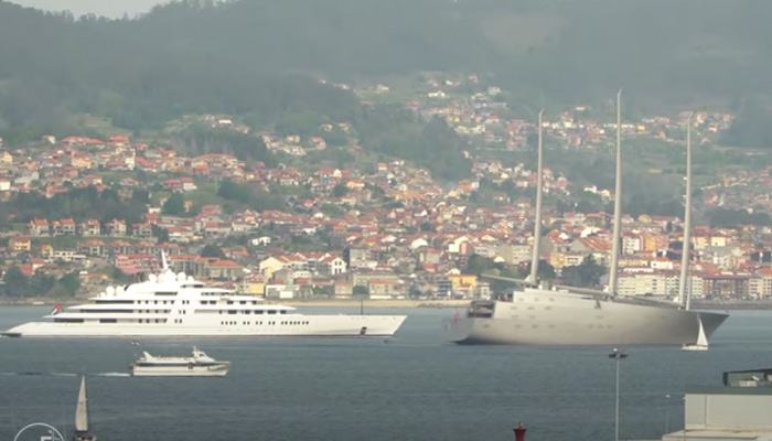 Momento en el que dos de los yates más lujosos del mundo se cruzan en la Ría de Vigo