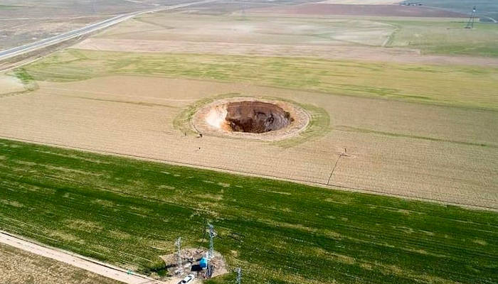 Aparecen enormes sumideros en tierras agrícolas de Turquía