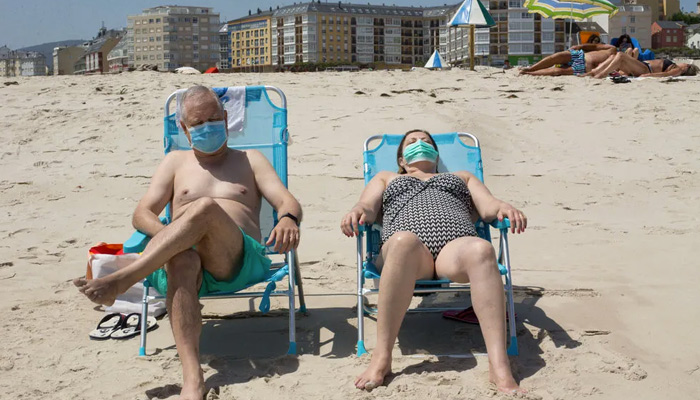 La nueva ley de medidas urgentes obliga a llevar mascarilla hasta en la playa, independientemente de la distancia interpersonal de seguridad