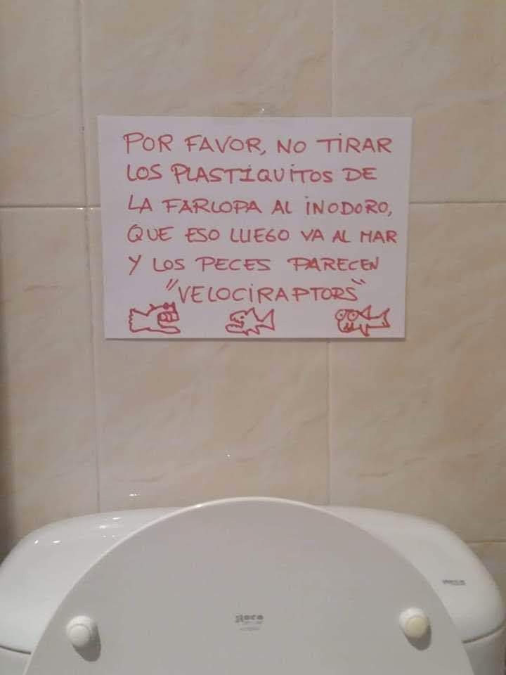 Por favor, no tirar los plastiquitos de la farlopa al inodoro...