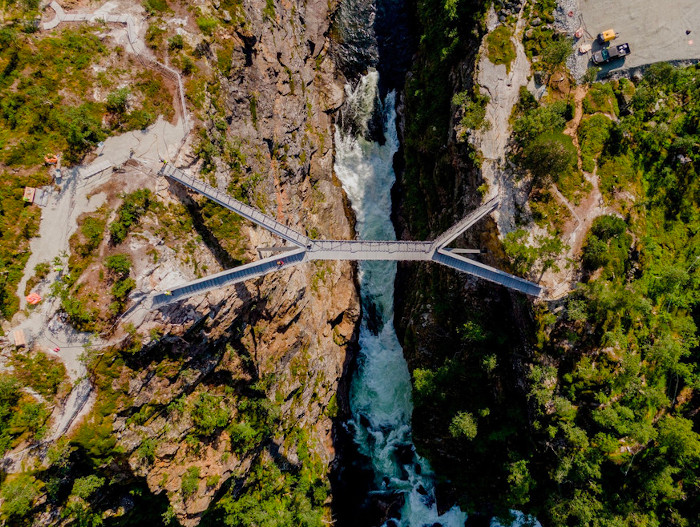 De vértigo: El puente escalonado sobre la cascada Vøringsfossen, en Noruega