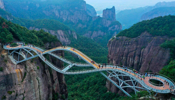 El puente Ruyi, la última locura arquitectónica de China que lleva más de 200.000 visitantes