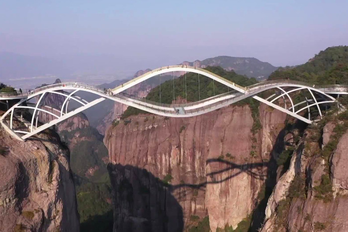 El puente Ruyi, la última locura arquitectónica de China que lleva más de 200.000 visitantes