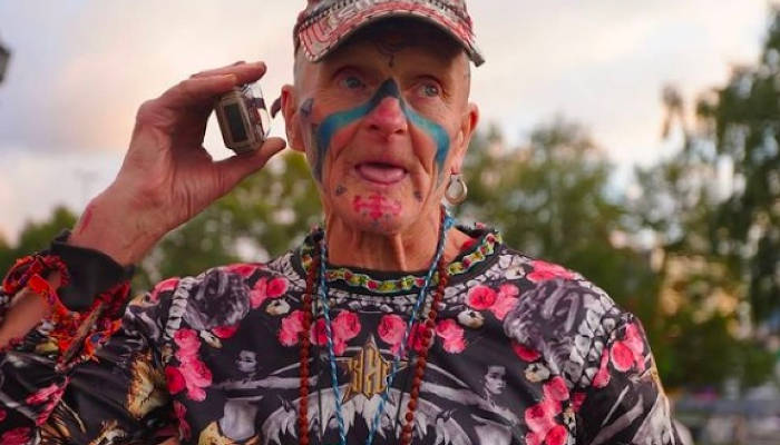 A este anciano ruso le llaman Espartaco y decidió utilizar su cuerpo como un lienzo. Tiene más de 60 tatuajes y su objetivo es tatuarse toda la piel