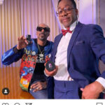 Jaleel White se vuelve a poner en la piel de Steve Urkel para promocionar porros con Snoop Dogg