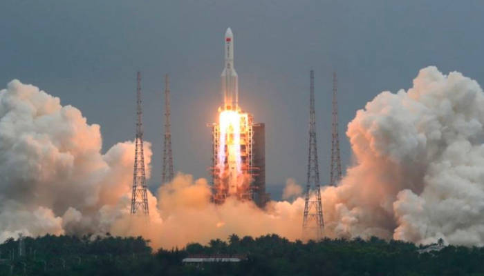 Los restos de un cohete chino fuera de control podrían impactar en la Tierra este fin de semana