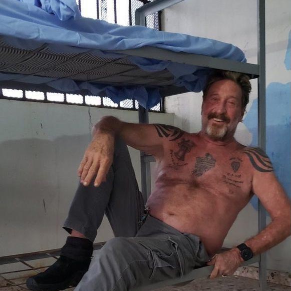 Encuentran muerto a John McAfee, el creador del antivirus, en su celda de una prisión de Barcelona después de que la AN ordenara su extradición